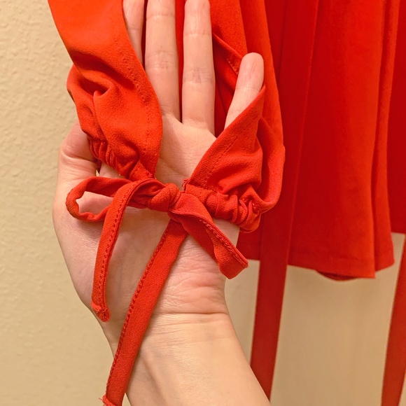 GUESS Red Split Open Sleeve Neck Straps Romper - Picture 5 of 6